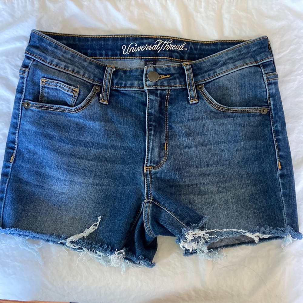 Universal Thread mid rise skinny Jean shorts size 2 / 26